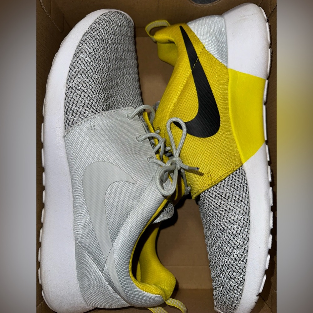 CUSTOMIZED Yellow & White Nike Roshe Runs!